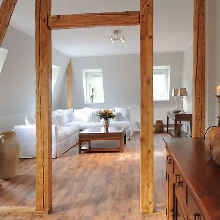 Romantik Schwanefeld & 4* Meerane