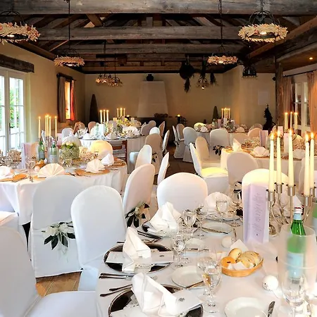 Romantik Schwanefeld & 4* Meerane