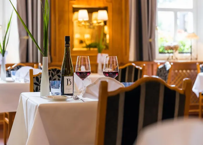 Romantik Schwanefeld & فندق 4*