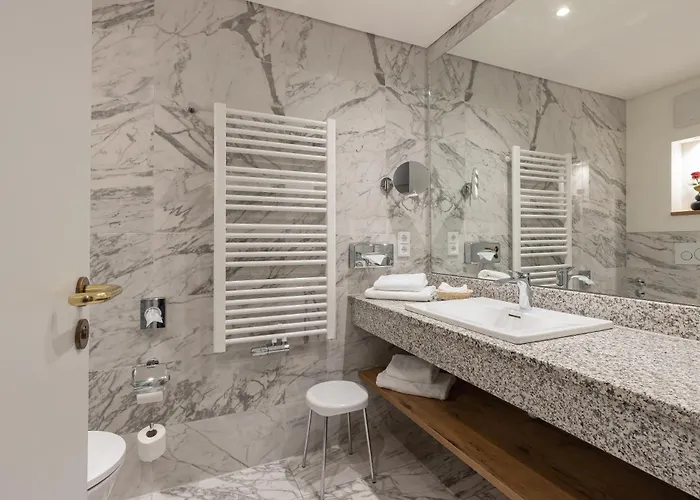 فندق Romantik Schwanefeld & ميرانه