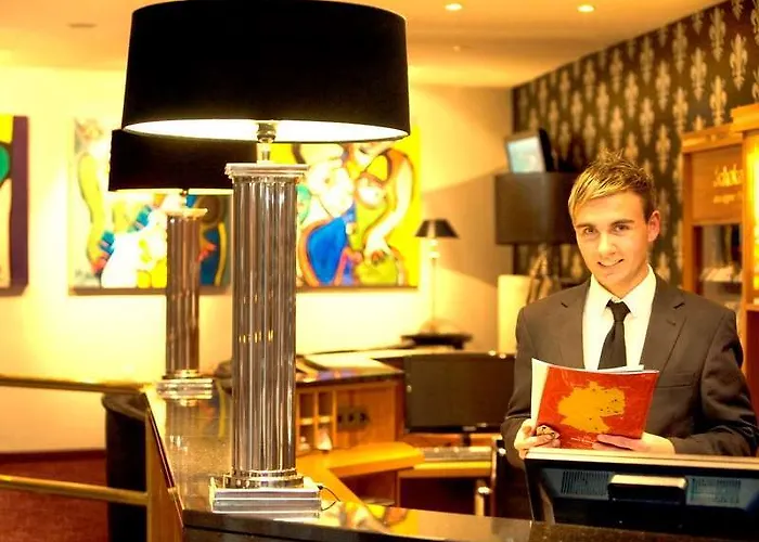 Romantik Schwanefeld & 4* ميرانه