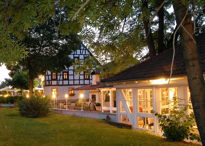 Romantik Schwanefeld & 4* ميرانه