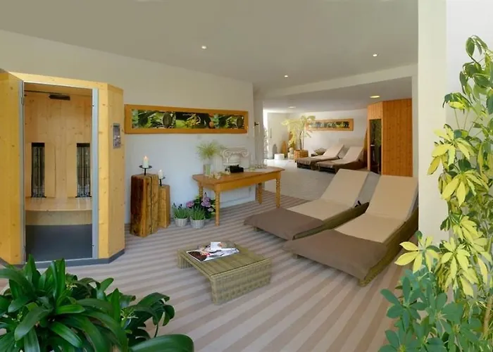 Romantik Schwanefeld & 4* ميرانه