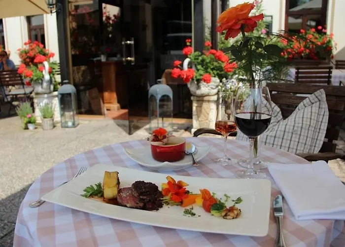 Romantik Schwanefeld & فندق ميرانه