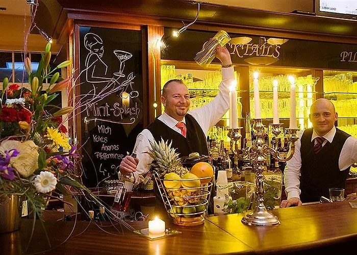 Romantik Schwanefeld & ホテル