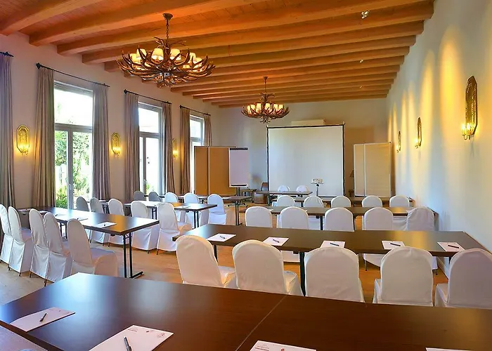 Romantik Schwanefeld & فندق ميرانه