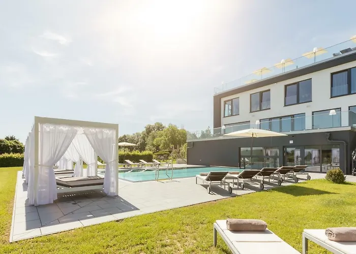 Romantik Schwanefeld & ميرانه