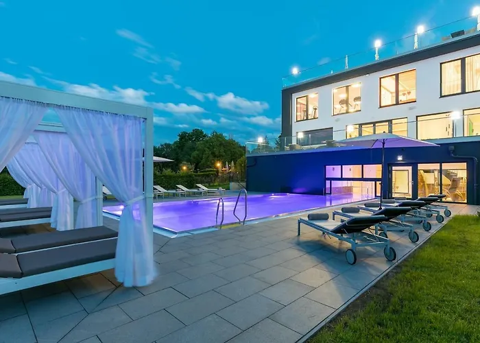 Romantik Schwanefeld & ホテル